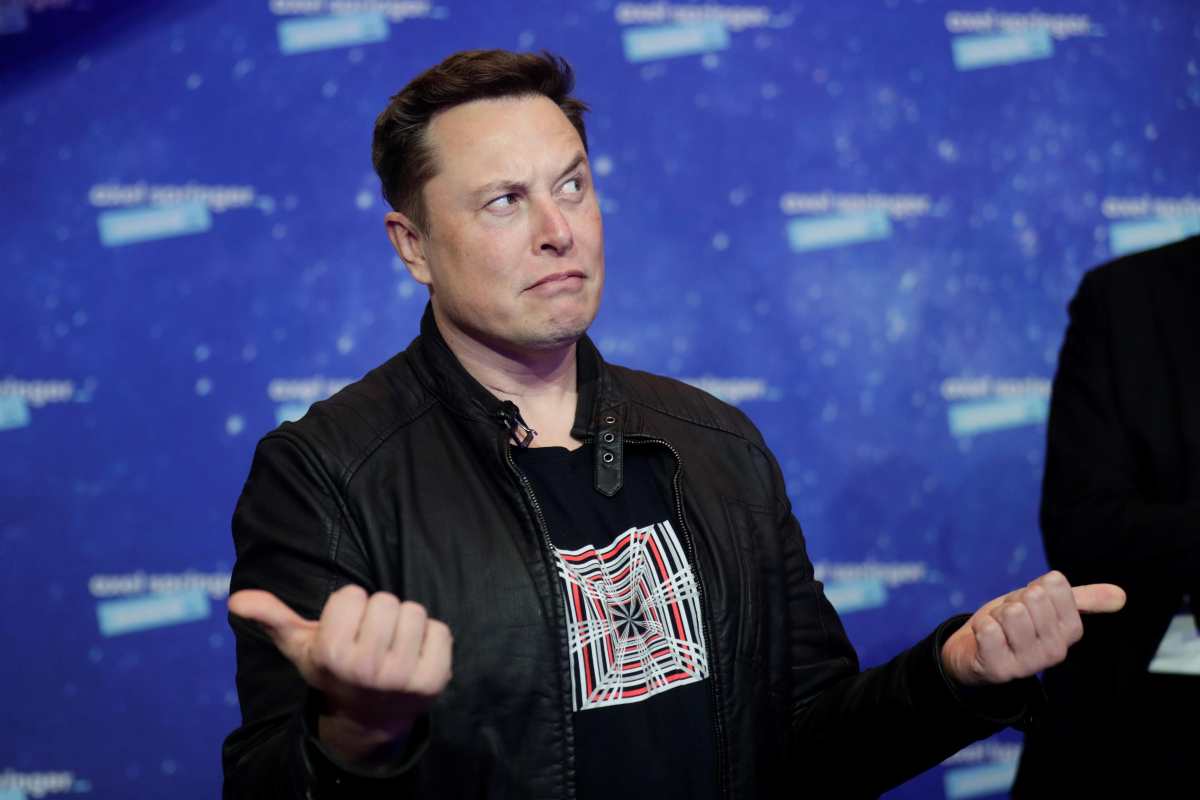 Elon Musk prende in giro un dipendente disabile