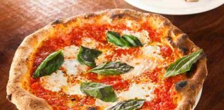Napoli: arriva la pizza con farina di grillo