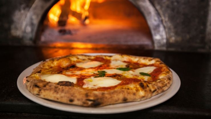 Pizza Napoletana si differenzia dalla pizza classica